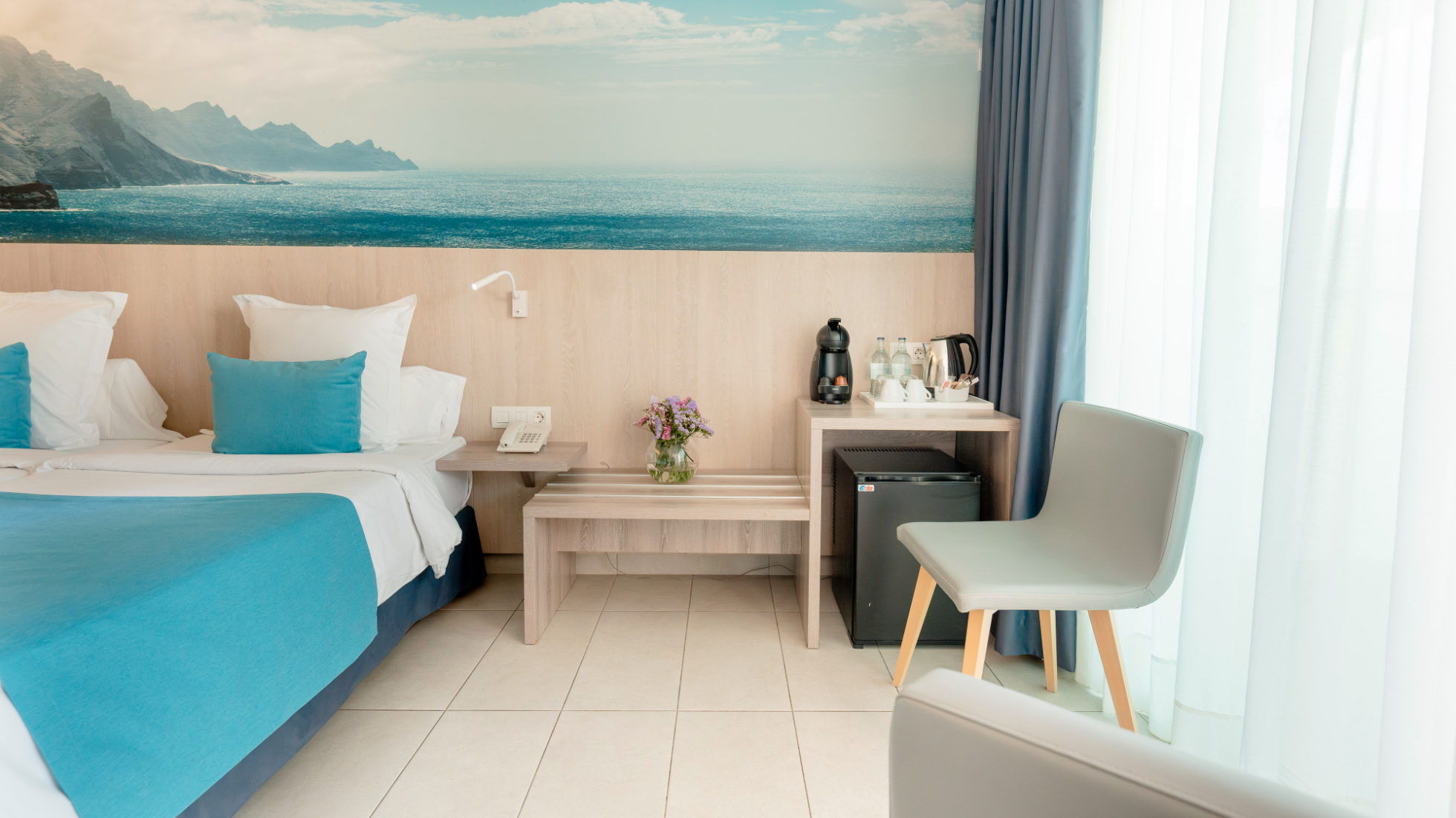 Twin beds & wall Art in Deluxe Twin Room at Labranda Marieta