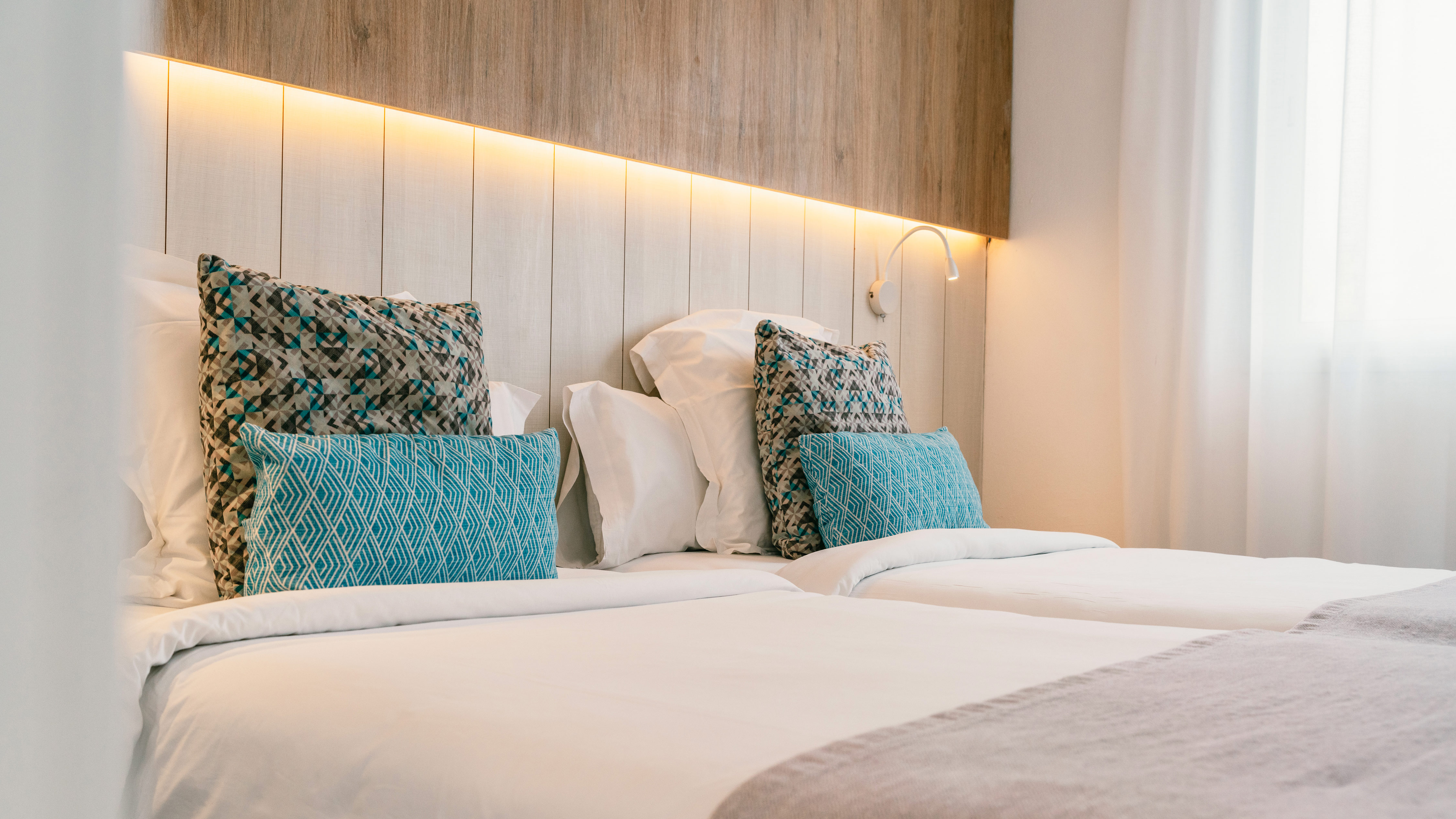 The living room of 2 Bedroom Suites at Alyssa Suite Hotel 