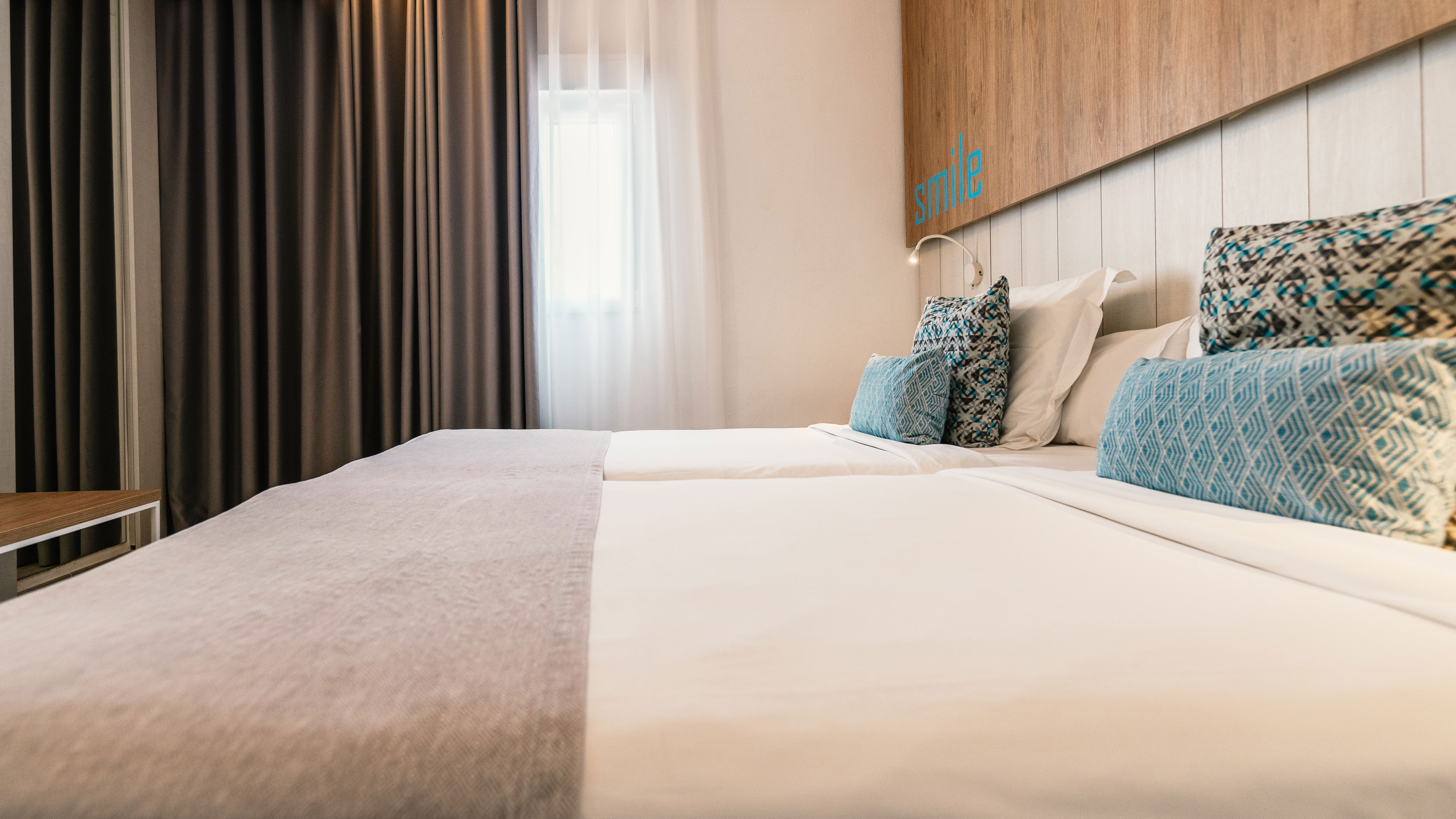 The living room of 2 Bedroom Suites at Alyssa Suite Hotel 