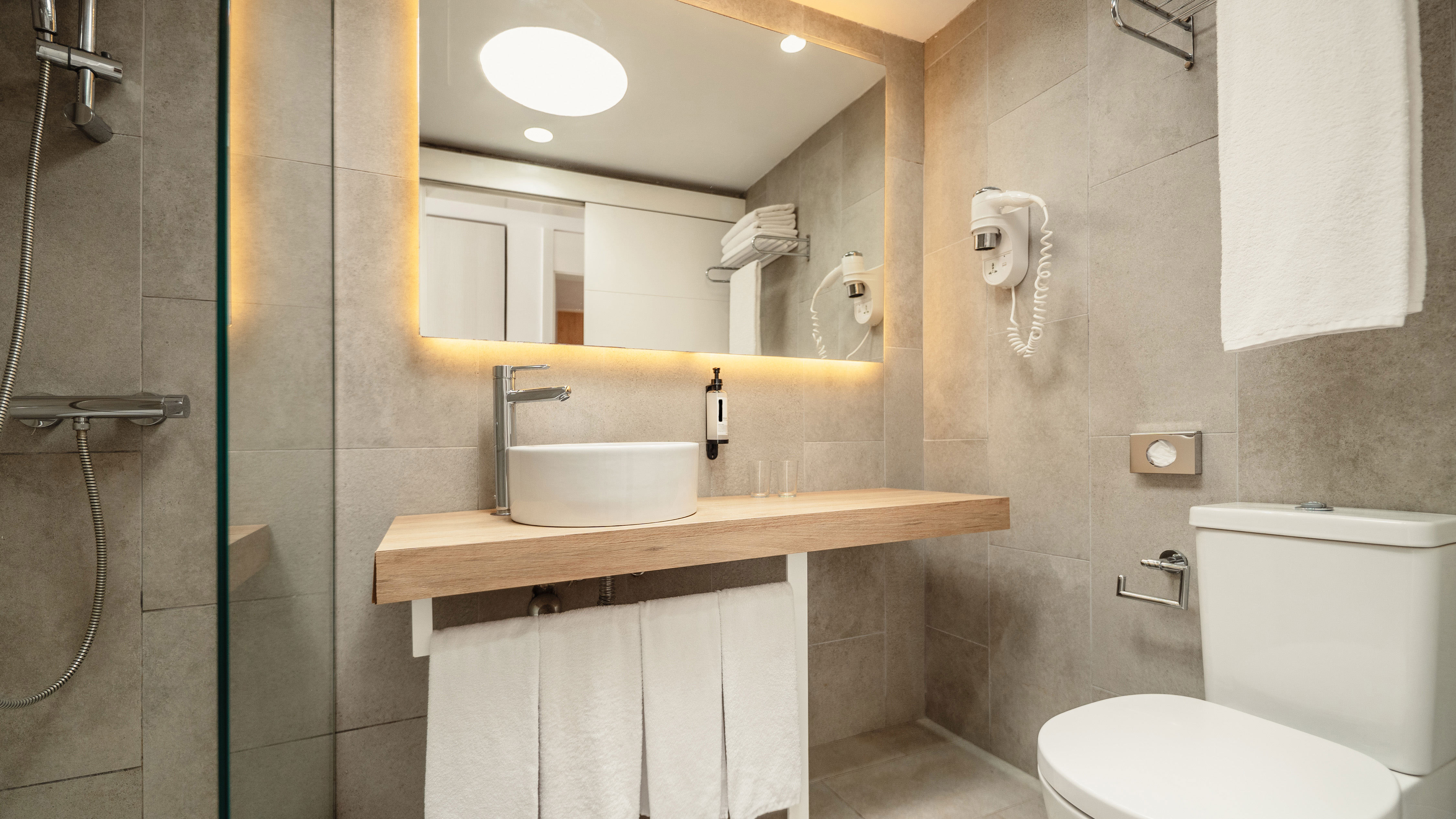 The living room of 2 Bedroom Suites at Alyssa Suite Hotel 