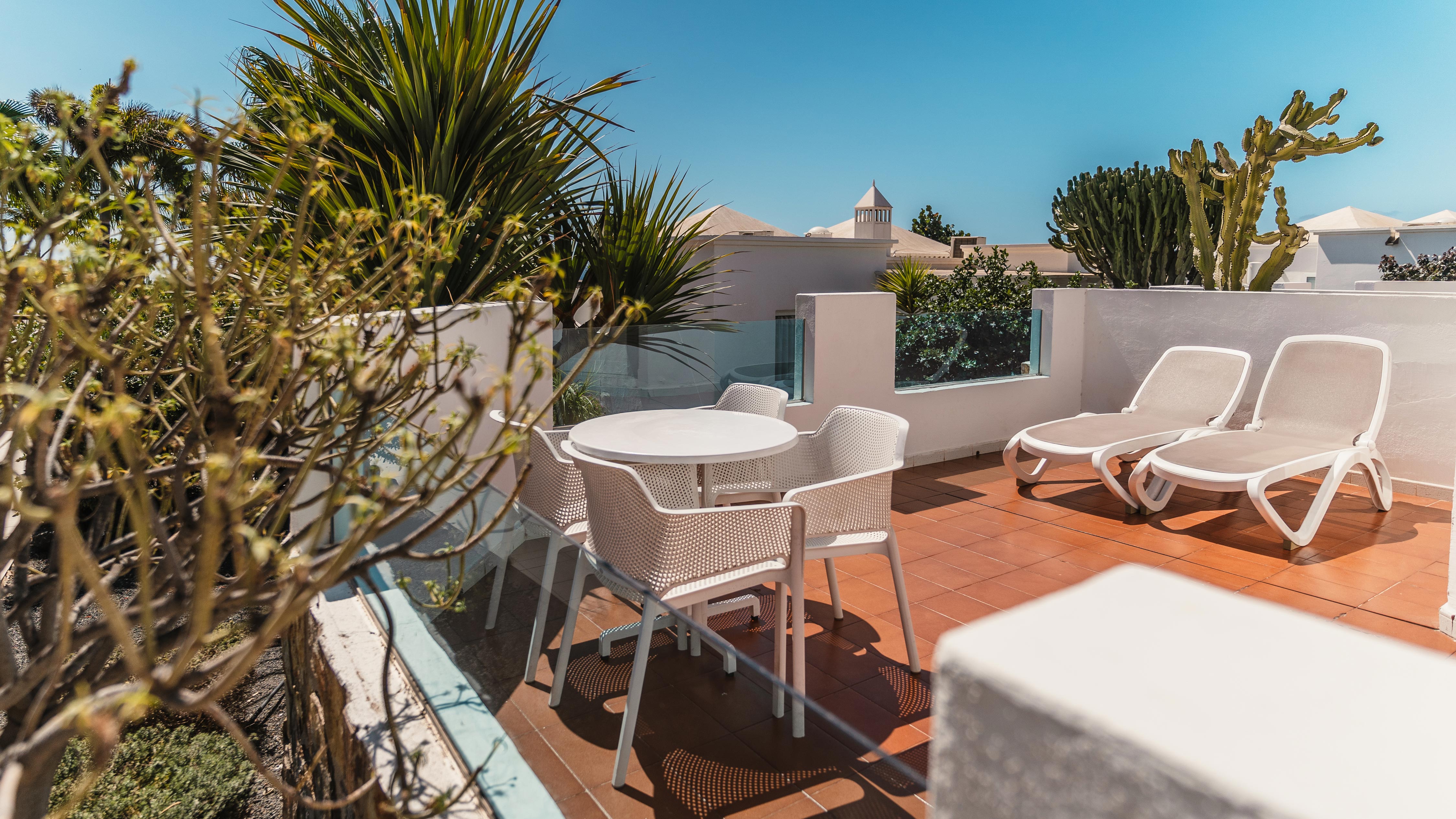 The living room of 2 Bedroom Suites at Alyssa Suite Hotel 
